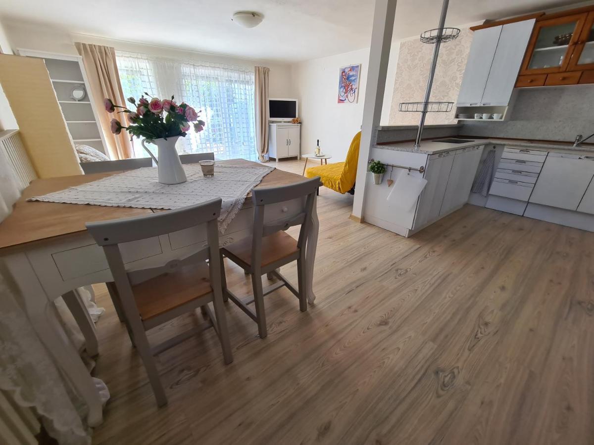 Appartement Apartman Prace Extérieur photo