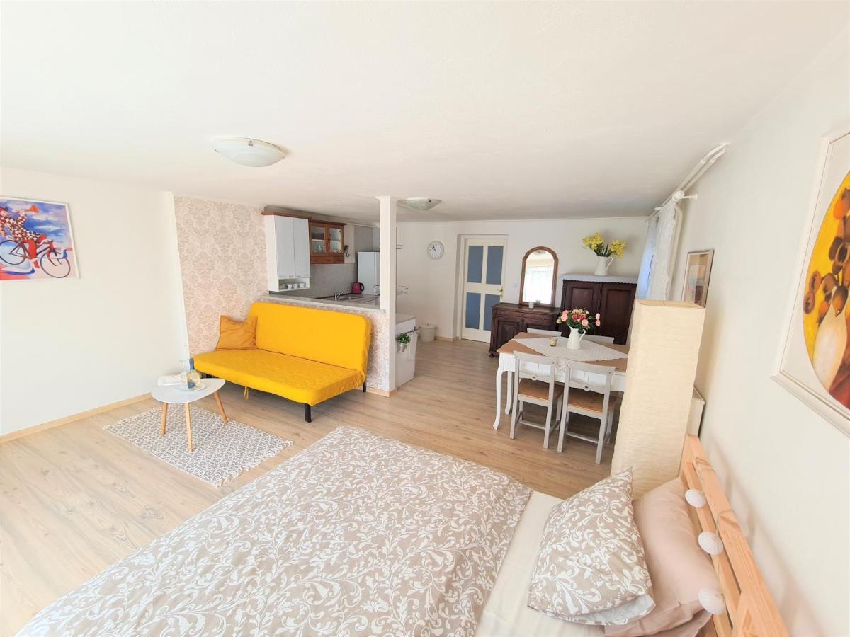 Appartement Apartman Prace Extérieur photo