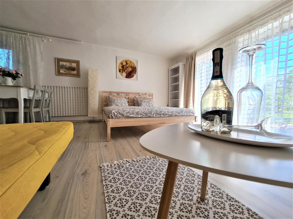 Appartement Apartman Prace Extérieur photo