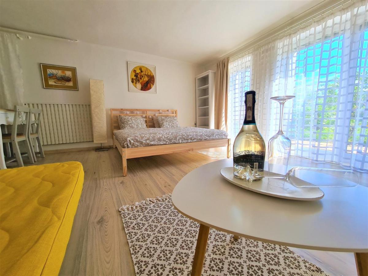 Appartement Apartman Prace Extérieur photo